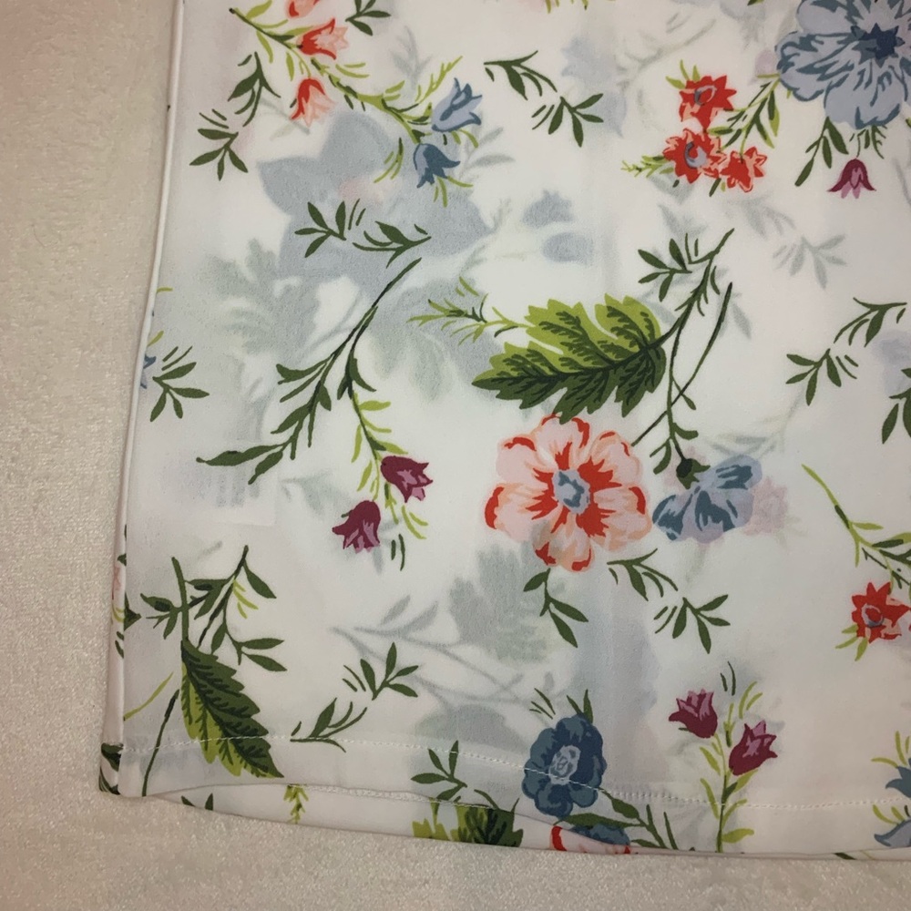 Ann Taylor NWT White with Pink and Blue Flower Blouse medium - Picture 2 of 16